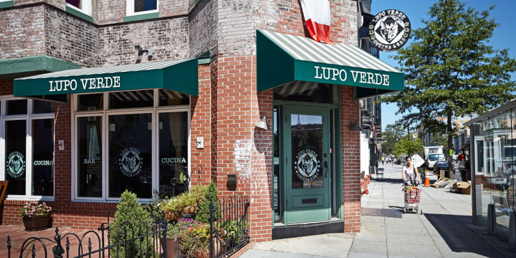 Lupo Verde Outdoor awning and signage